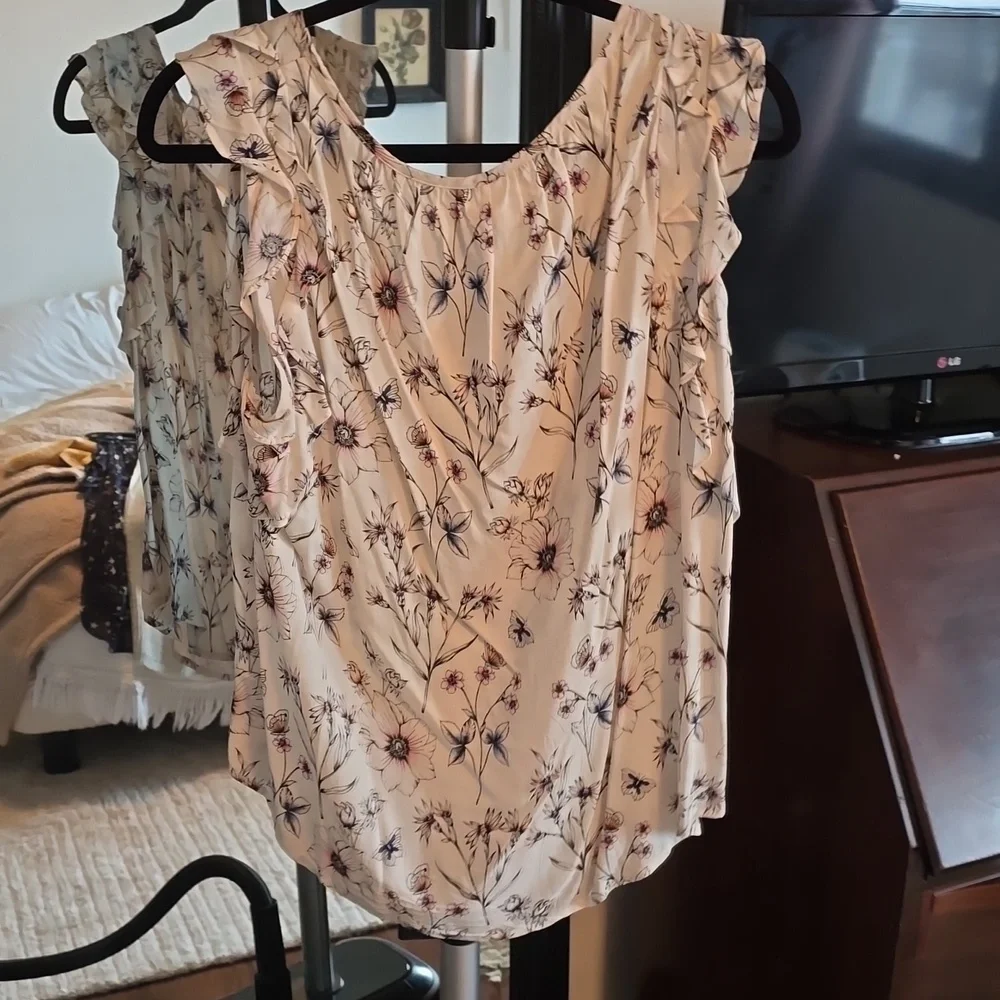 Velvet Floral Ruffle Sleeve Top - Picture 5 of 5